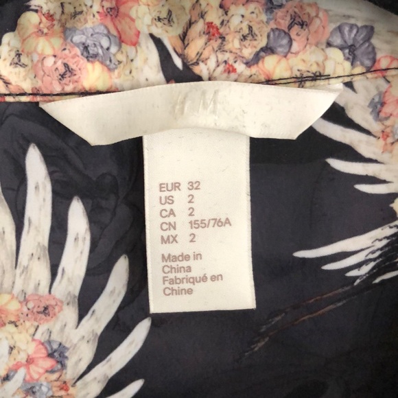 H&M Blouse - Picture 2 of 6